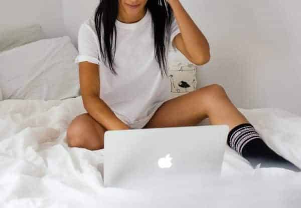 Free Dating on laptop